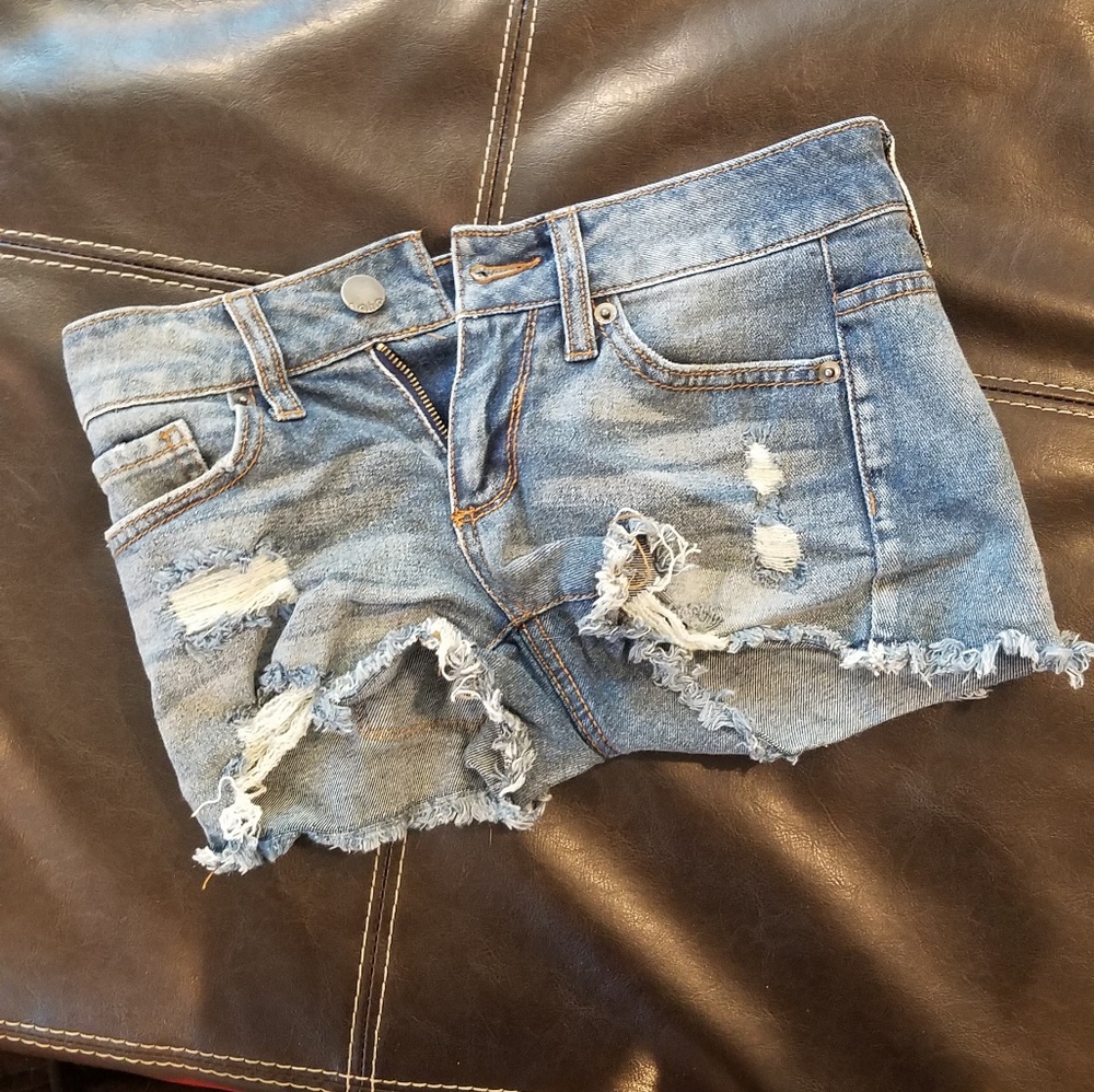 Cutoff style shorts
